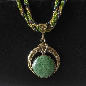 Elegant Green and Gold Pendant Necklace